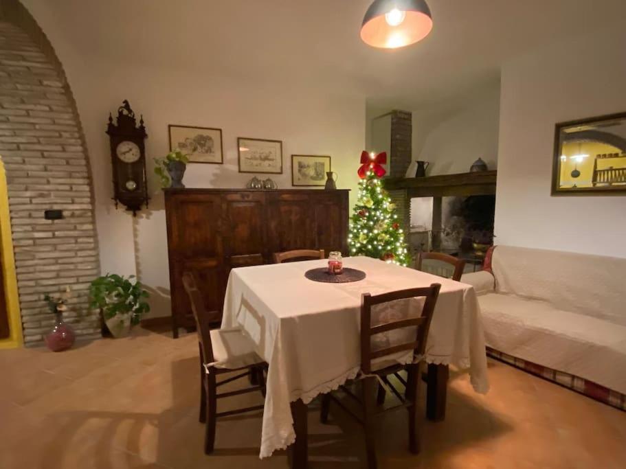 פוליניו Casa Vacanze Fonte Del Menotre מראה חיצוני תמונה